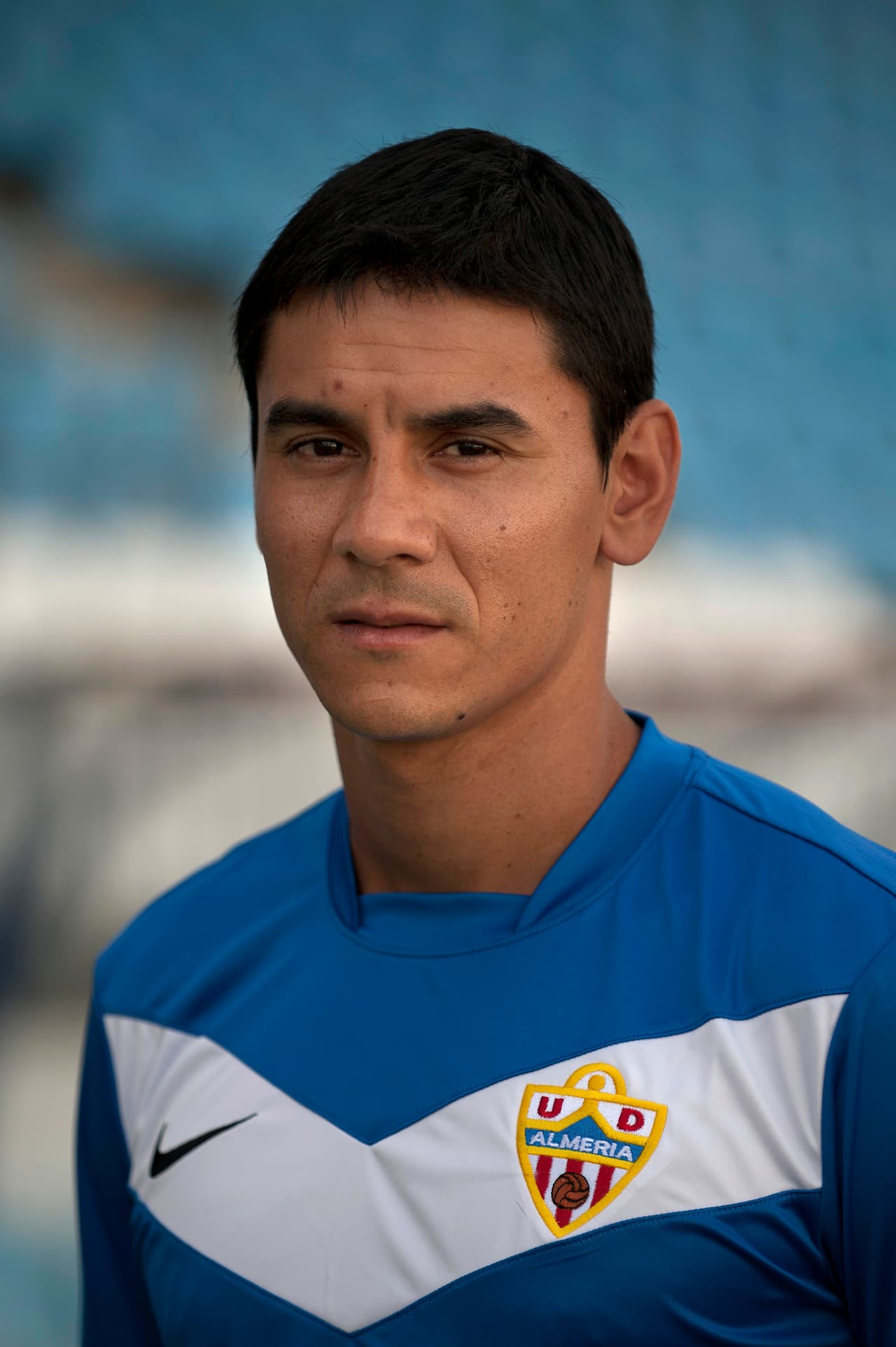 Sin embargo, las lesiones jamás le permitieron consolidarse y acabó llegando al Almería.