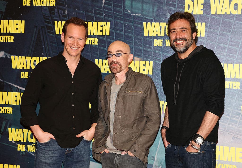 En los años 80 un grupo de héroes que antes eran admirados, ahora son perseguidos por la ley.
<br>