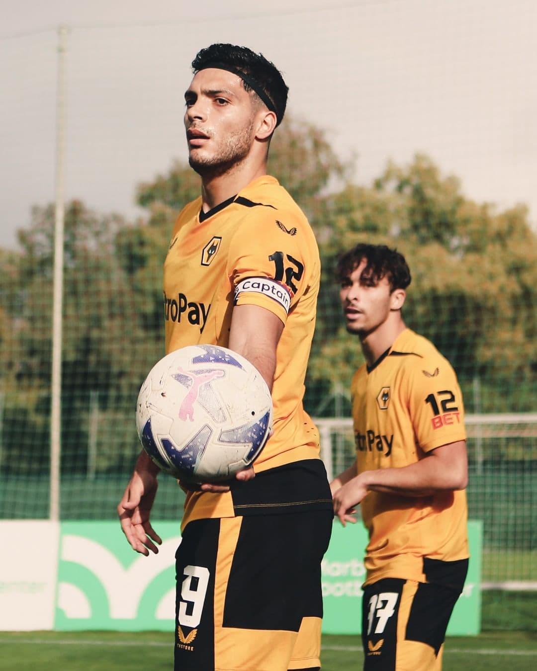 Raúl Jiménez rompe sequía y vuelve a jugar con Wolverhampton