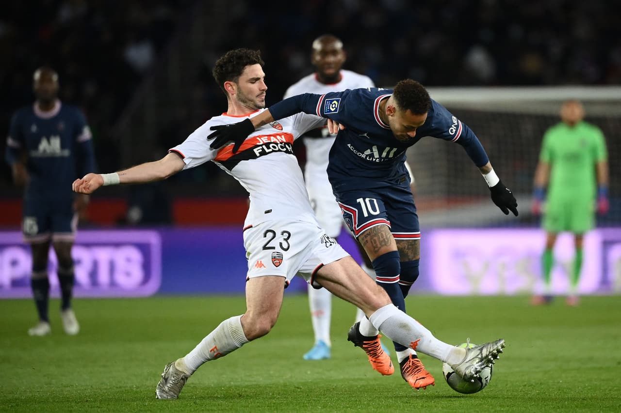 El PSG goleó al Lorient gracias a los dobletes de Neymar y Mbappé, así como otro tanto de Messi.