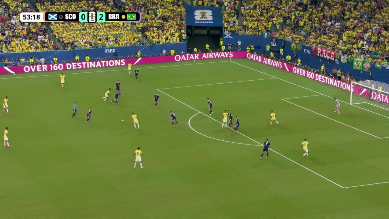¡TIRO ATAJADO! disparo por Vinícius Júnior.