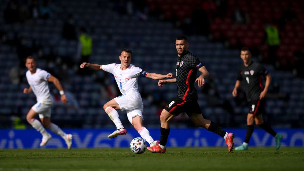 República Checa no logra aguantar la ventaja mínima sobre Croacia y el gol de Ivan Perisic al minuto 47 le da el primer punto del torneo a los croatas.