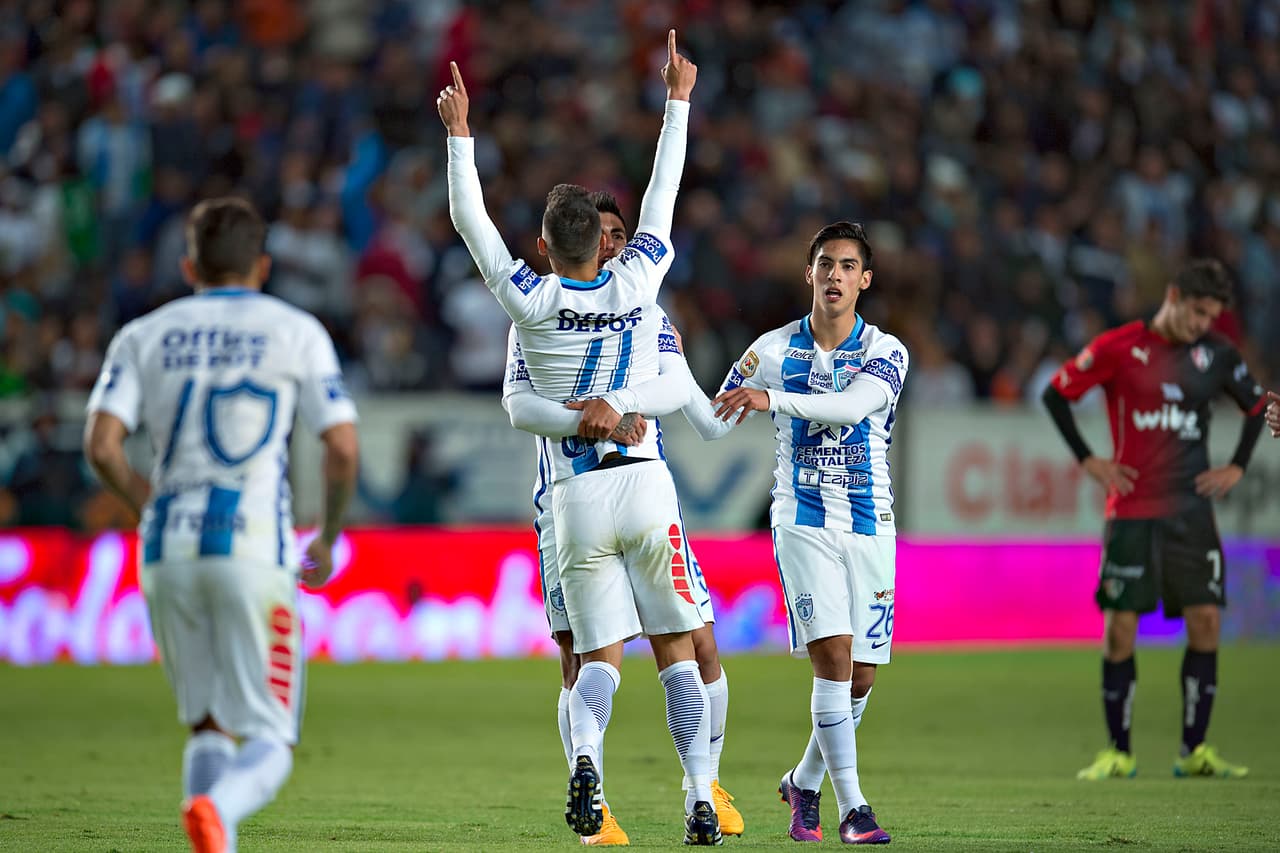 Pachuca no da indicios de bajar su curva de rendimiento en el torneo. Se mantiene al más alto nivel y en la fecha 15 le ganó 3-2 al Atlas. El juego resultó emocionante y con alternativas. Incluso sin anotar sus hombres gol de la campaña, Lozano y Jara, marcó tres tantos (dos de Botta y uno más de Urretaviscaya) y es el equipo que más goles ha hecho (32).