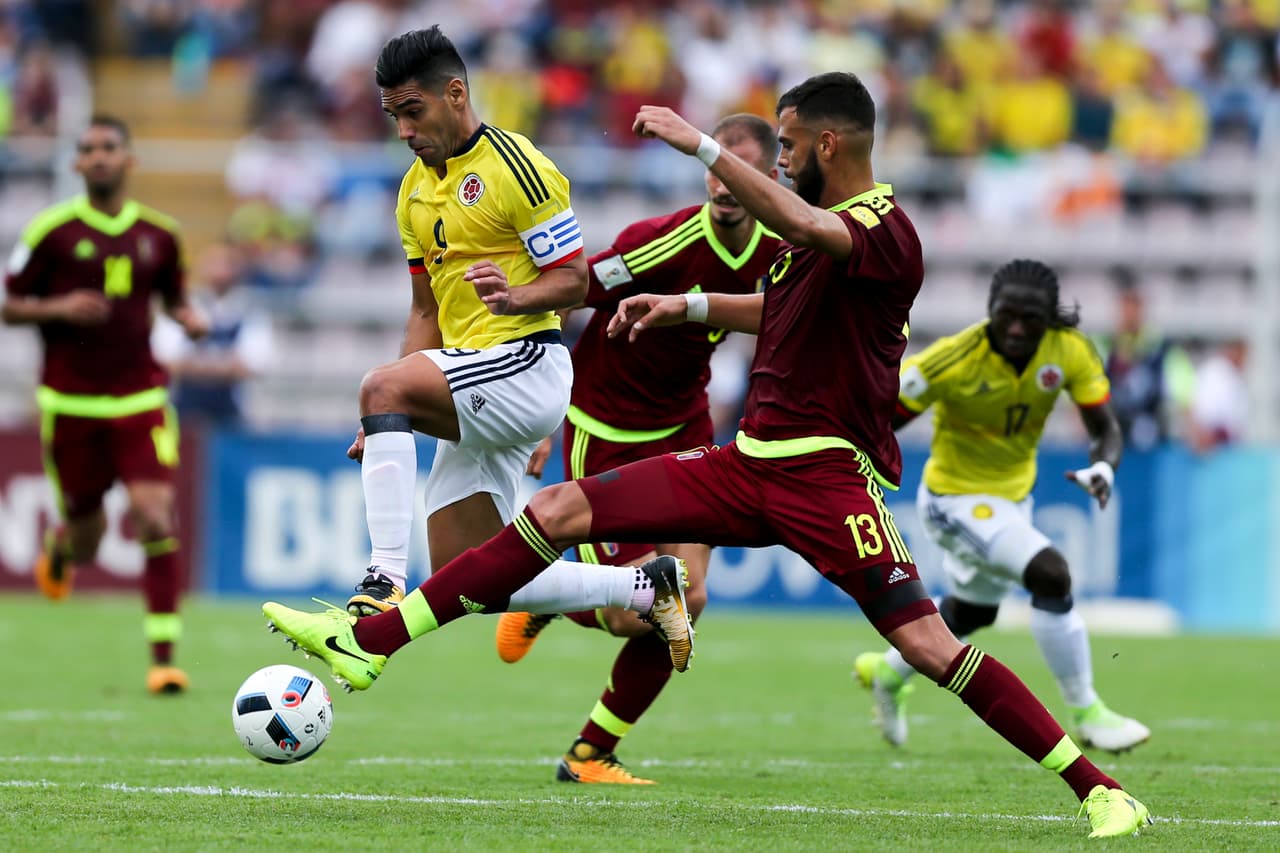 Colombia's Radamel Falcao Garcia, left, dribbles past Venezuela's Jhon Chancellor during a 2018 Russia World Cup qualifying soccer match in San Cristobal, Venezuela, Thursday, Aug. 31, 2017. (AP Photo/Fernando Llano)