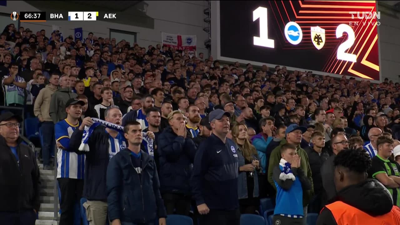 ¡GOL!  anota para Brighton. João Pedro