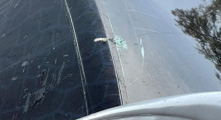 Apedrean camión de Pumas a su llegada al Estadio Jalisco