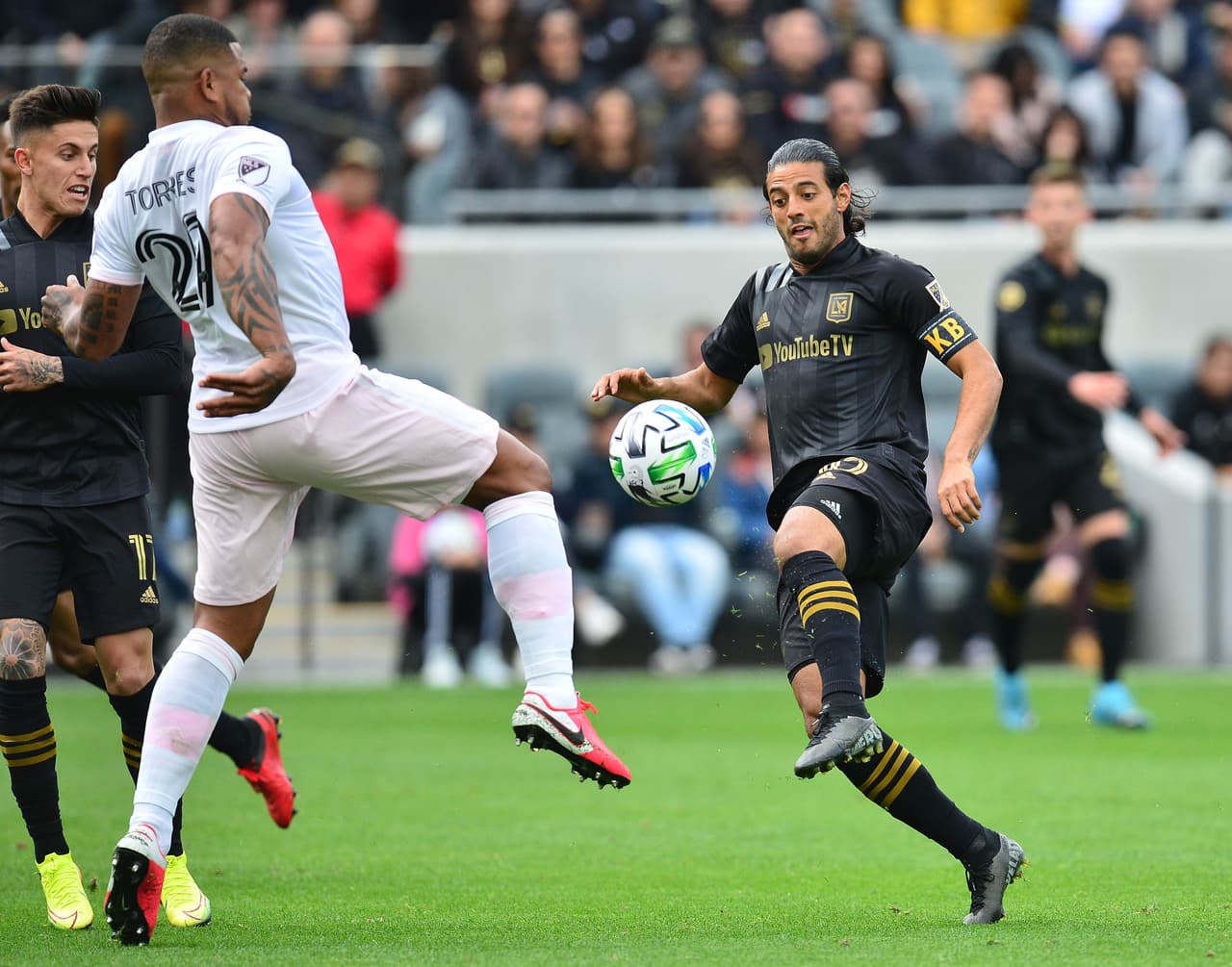 Nueva temporada, misma historia. Carlos Vela arranca la temporada 25 con gol; Alanís y Pulido también deebutaron marcando. El Debut de Chicharito fue discreto, no lo que se esperaba y no pudo anotar. Así le fue a los mexicanos en el inicio de la MLS.