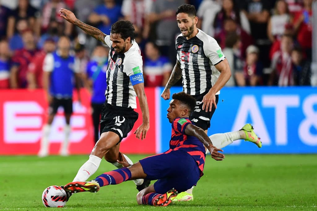 Con un golazo de Sergiño Dest y un autogol de Leonel Moreira, Estados Unidos le da la vuelta al marcador y vencen 2-1 a Costa Rica.