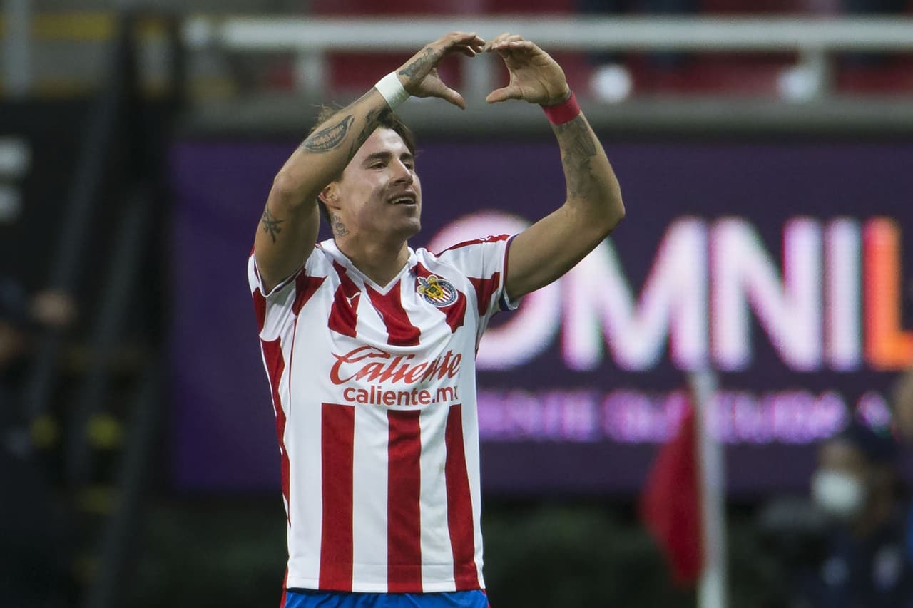 'Chicote' Calderón y Mayorga no viajarán a pretemporada de Chivas