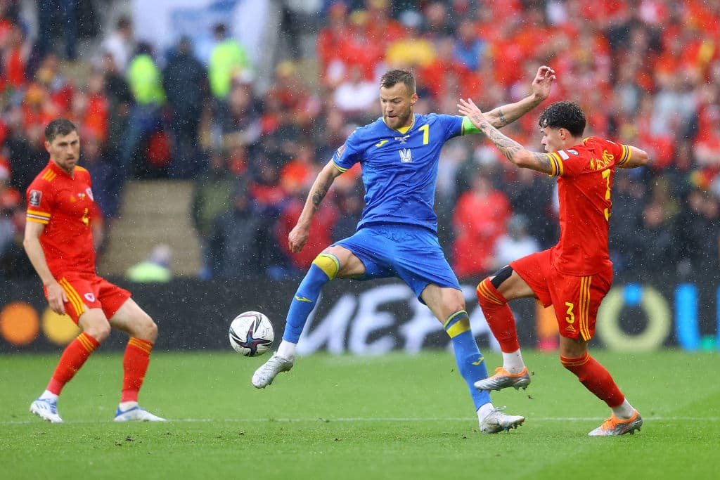 La selección de Gales se quedó con el último boleto de Europa boleto al Mundial de Qatar 2022, tras vencer 1-0 a Ucrania con un gol en propia puerta de Andriy Yarmolenko.