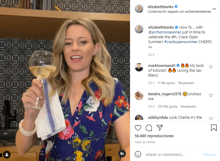 Elizabeth Banks compartió un video para brindar.