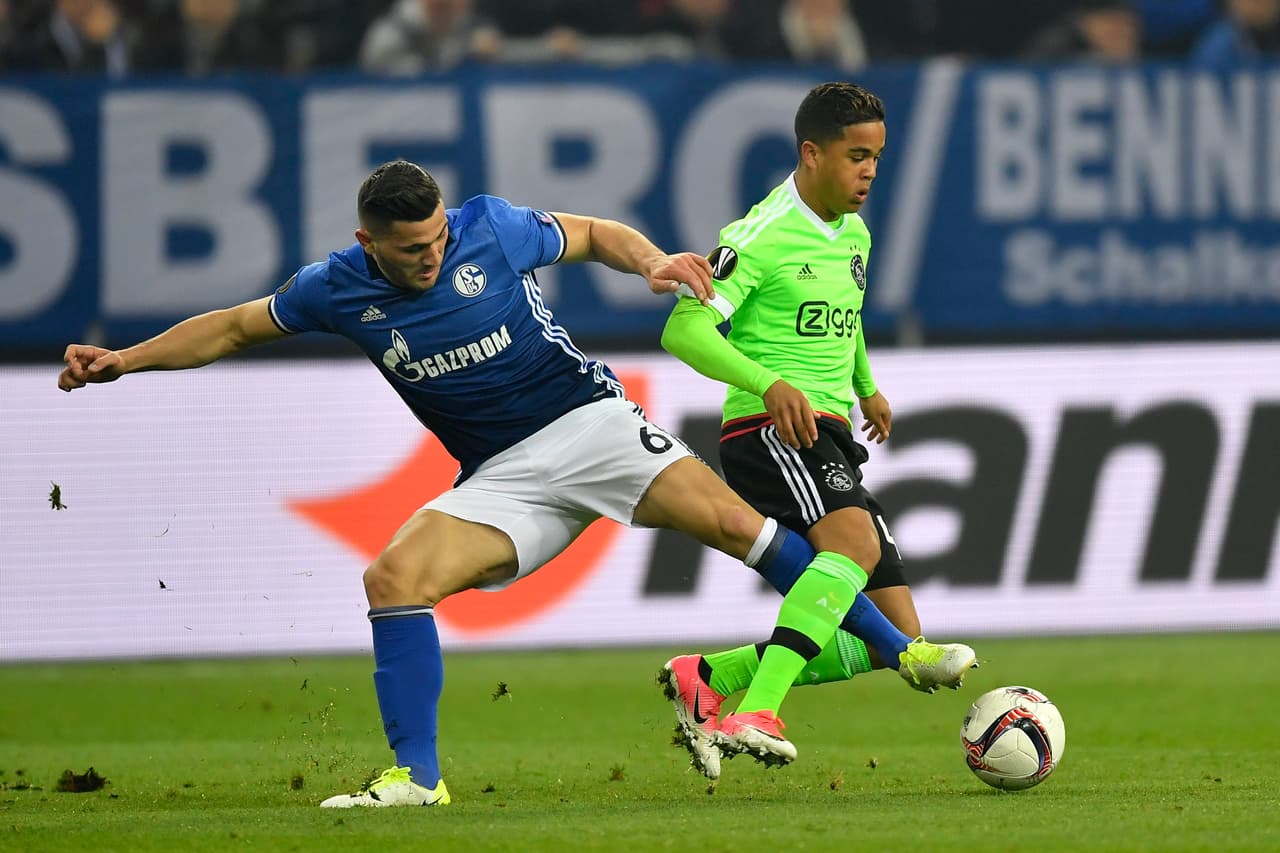 En su reemplazo podría llegar el bosnio Sead Kolasinac, quien ha cumplido una muy buena temporada con el Schalke 04 en la Bundesliga.