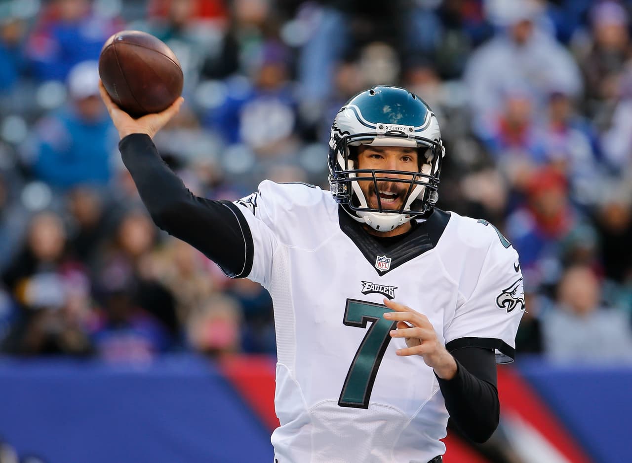 Philadelphia Eagles aumentaron la oferta para quedarse con el quarterback Sam Bradford