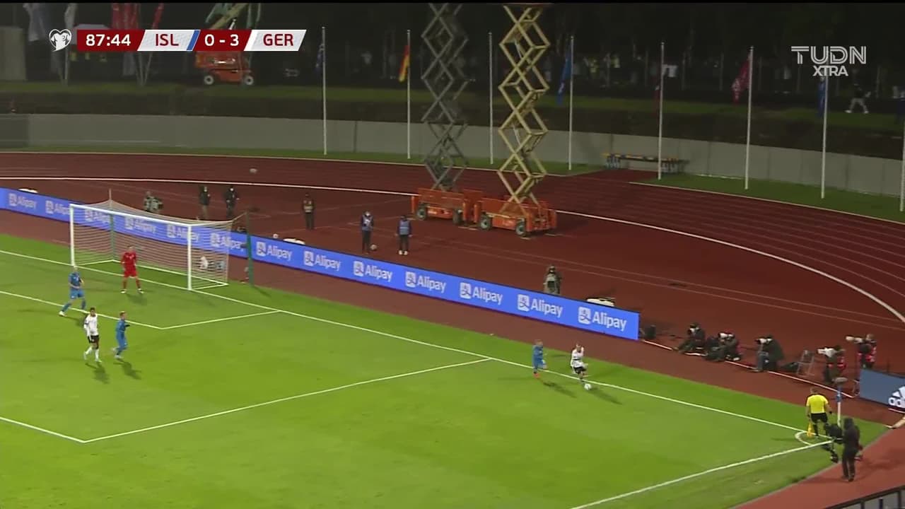 ¡GOL!  anota para Alemania. Timo Werner