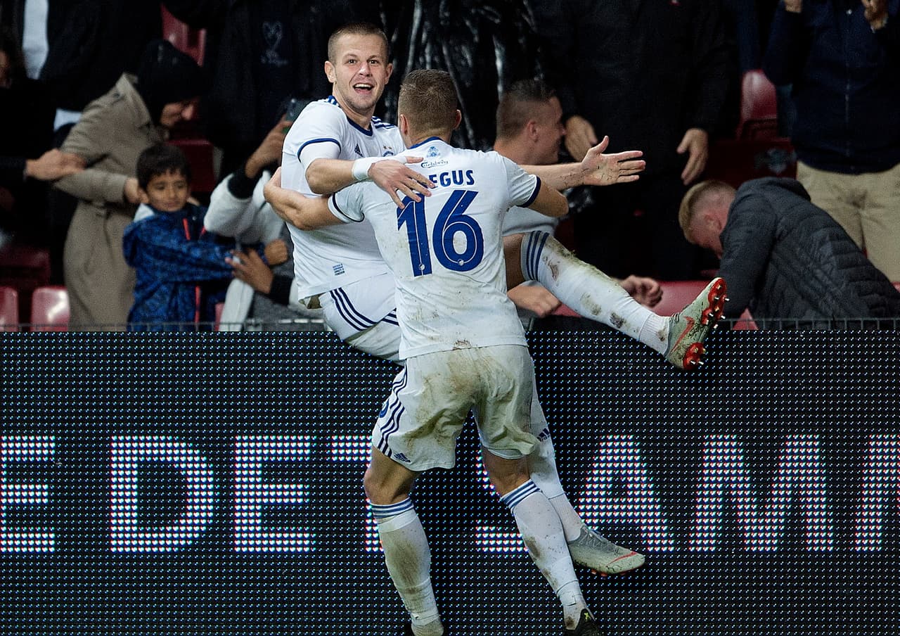Copenaghe empató sin goles en casa contra Atalanta, pero clasificó al vencer 4-3 en penaltis al equipo italiano.