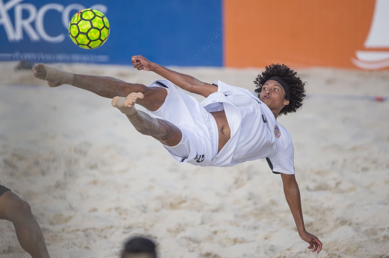 Estas son las mejores imágenes de la victoria de México por 8-5 sobre Costa Rica en el juego del Premundial de playa que se lleva a cabo en Puerto Vallarta, Jalisco, y que otorga dos cupos para la Copa Mundial en Paraguay 2019.