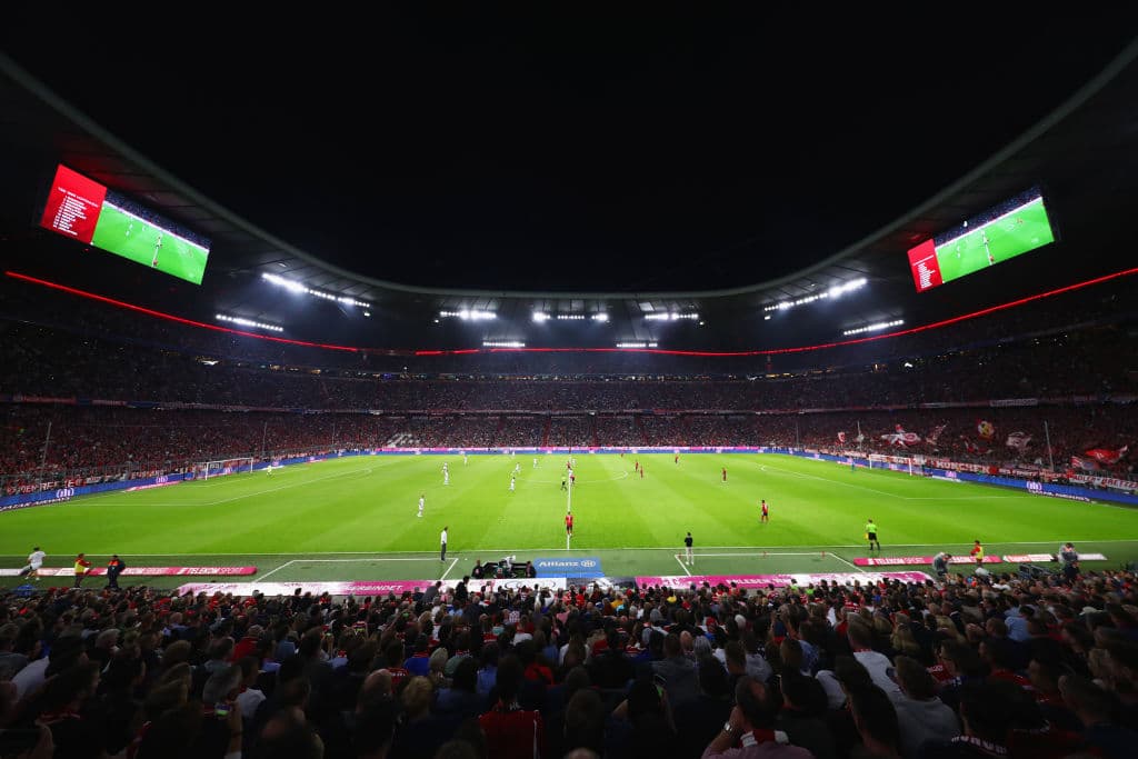 Ante más de 70 mil espectadores se vivió el inicio de la Bundesliga en el Allianz Arena de Múnich.