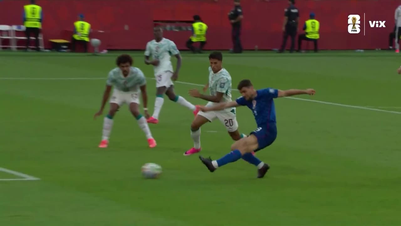 ¡Por centímetros! Kovačić estuvo cerca del primero para Croacia