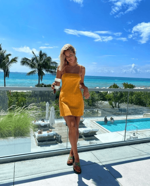 Sofya comparte su trabajo como modelo en sus redes sociales.