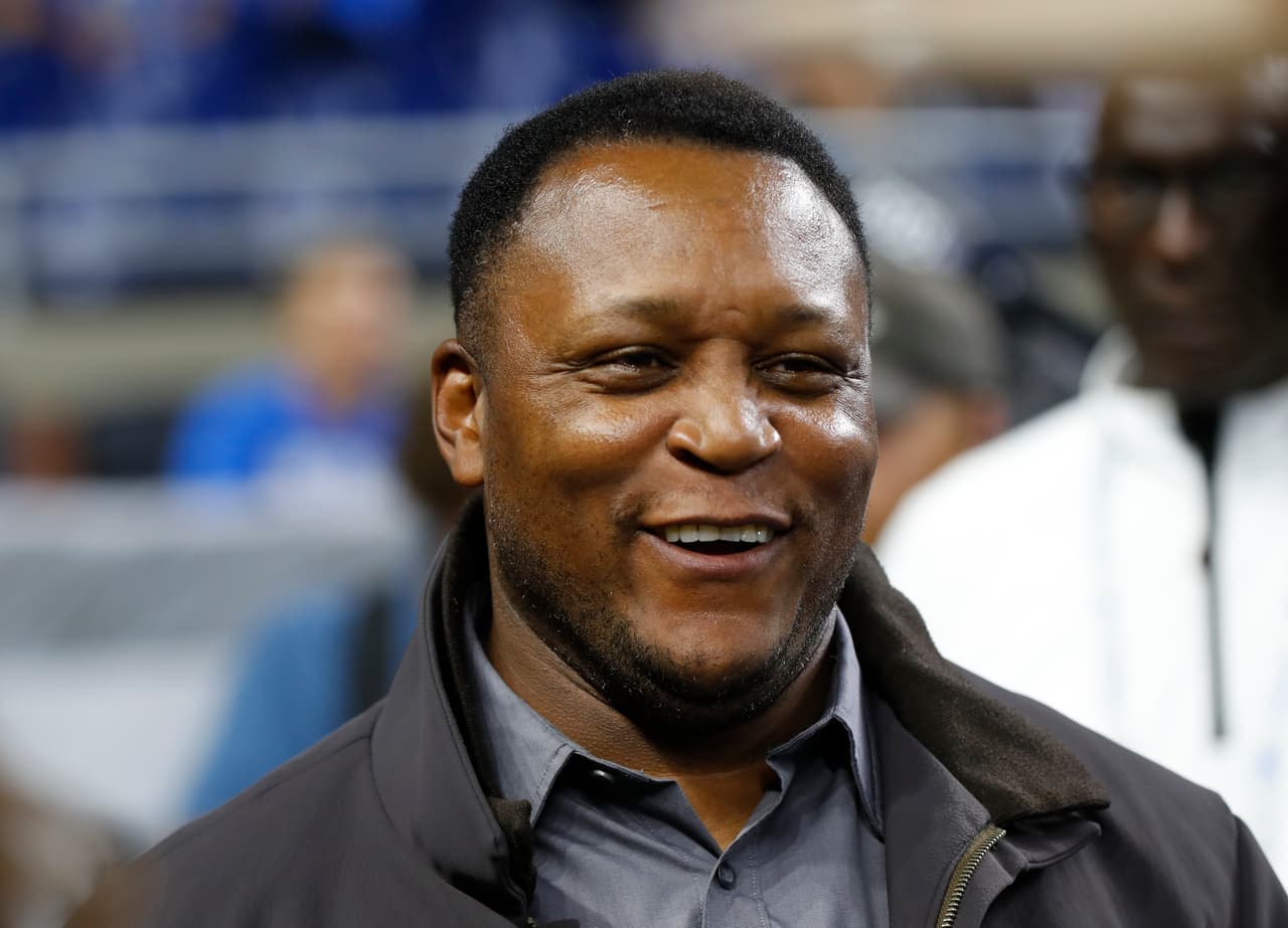 La más grande gloria que ha tenido la organización de los Leones el legendario corredor Barry Sanders, quien dijo presente en el juego inaugural de la temporada 2018 en Detroit.