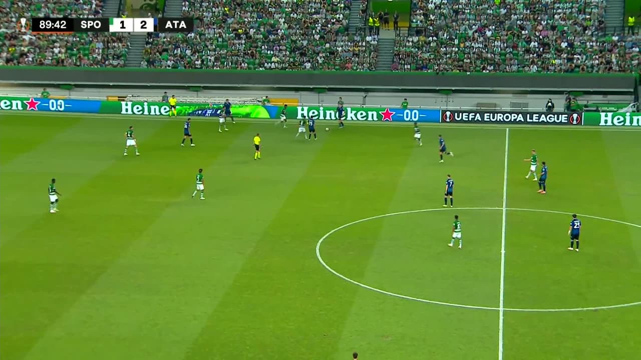 ¡TIRO ATAJADO! disparo por Gianluca Scamacca.