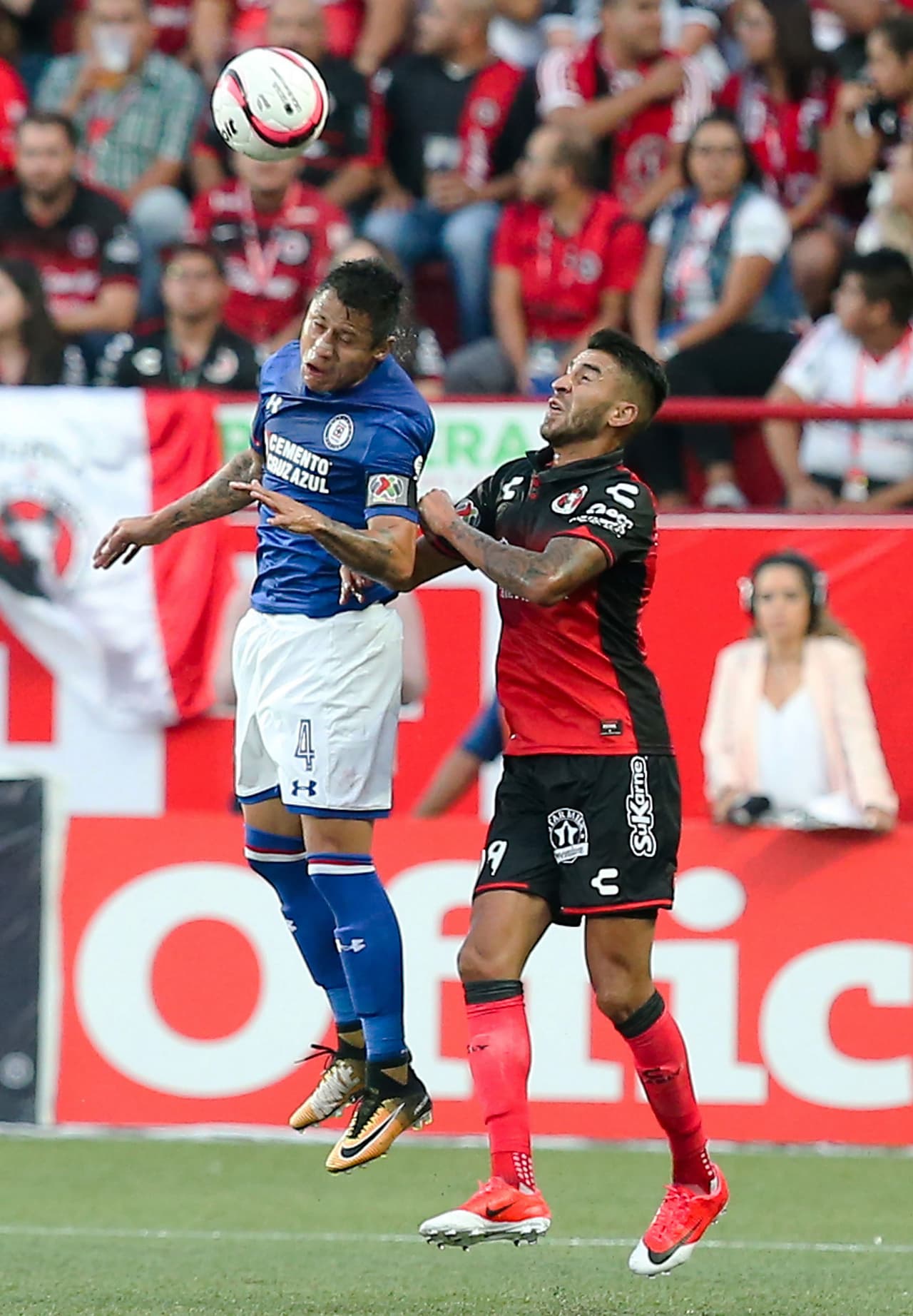 Julio Domínguez, 7 puntos: Un defensor de probada calidad que comenzó el torneo aportando lo que los aficionados esperamos de él.