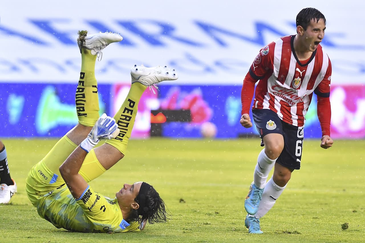 Chivas sigue sin ganar en el Apertura 2022 pese a los goles de Pérez-Bouquet y Alexis Vega, suma 4 empates y dejó ir una gran oportunidad para salir del irregular bache, mientras que los Gallos Blancos tampoco lograron salir del fondo de la tabla general.