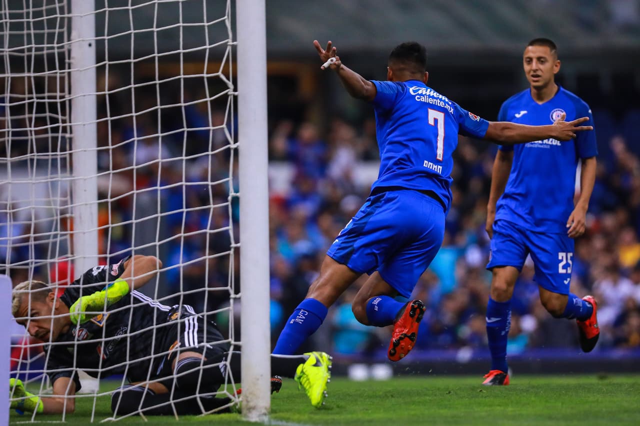 Nada pudo hacer el arquero argentino que solo logró sacar el esférico del fondo de las redes.