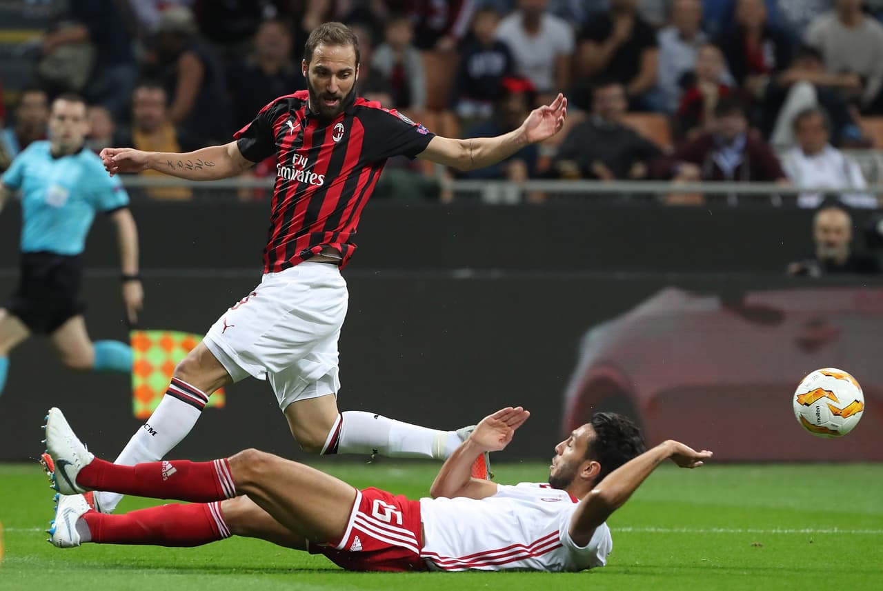 Sin embargo el portugués Roderick lograba cerrar su remate a tiempo.