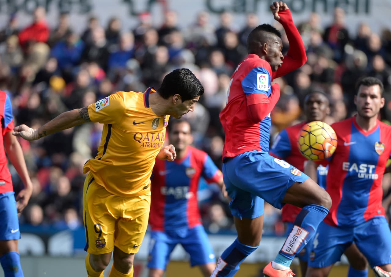 Sería hasta el minuto 21 que se abriría el marcador, en una jugada desafortunada para el defensor del Levante David Navarro, quien empujaría la bola en su propia meta en un rebote.