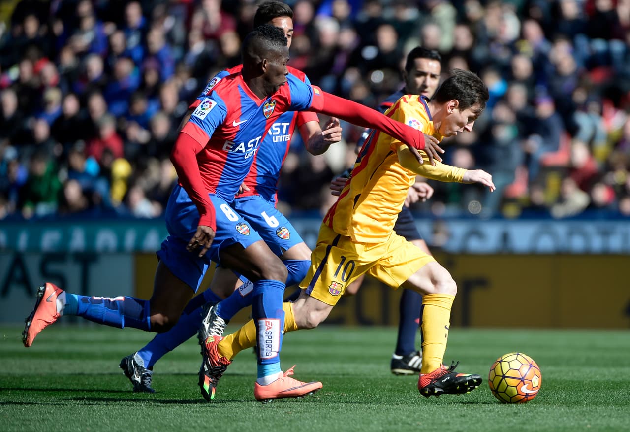 Con el gol a favor el Barcelona comenzó a soltarse al frente, comandados por Messi estuvieron cerca de conseguir el segundo, pero la puntería y la defensa lo evitaron.