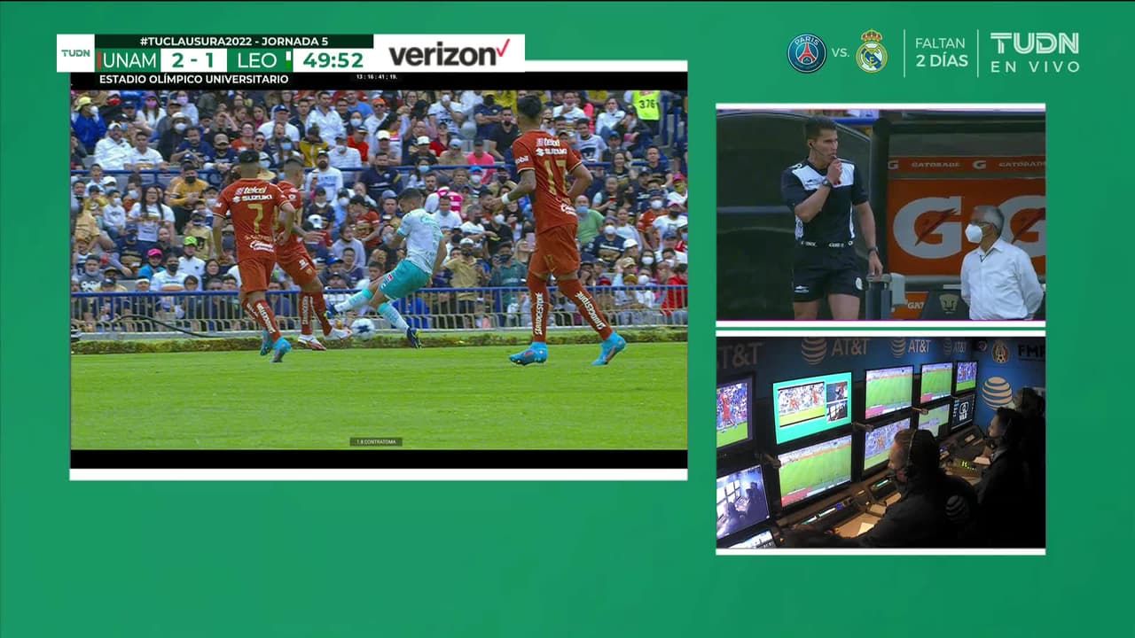 ¡Expulsión! El árbitro saca la roja directa a Federico Martínez.