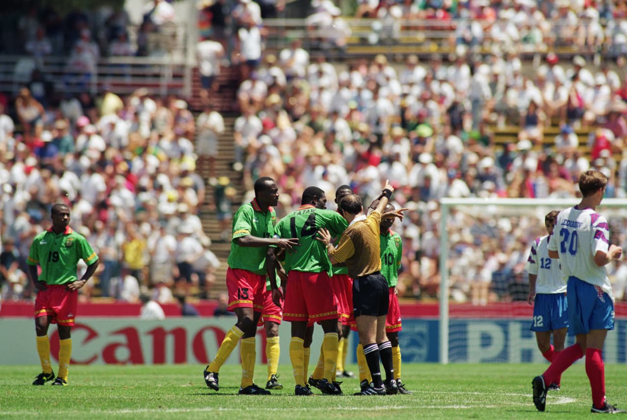 Camerún, grata revelación en 1990, no era ni la sombra del equipo que se presentó cuatro años atrás en Italia y su desconcierto fue evidente.