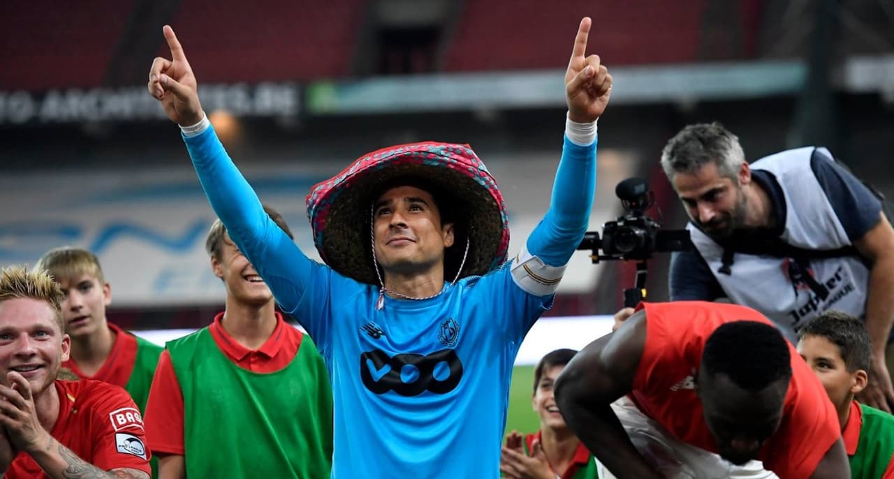 Préstamo a bajo costo y sin opción a compra, la raquítica oferta del Napoli por Ochoa