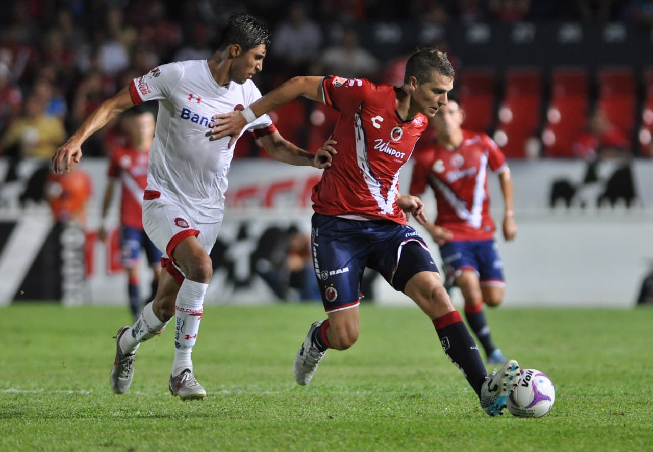 Asimismo, a pesar del empate, queda en duda la continuidad de Ricardo La Volpe como estratega de Toluca, pues esta derrota podría propiciar su salida que se ha anunciado desde hace varios días.