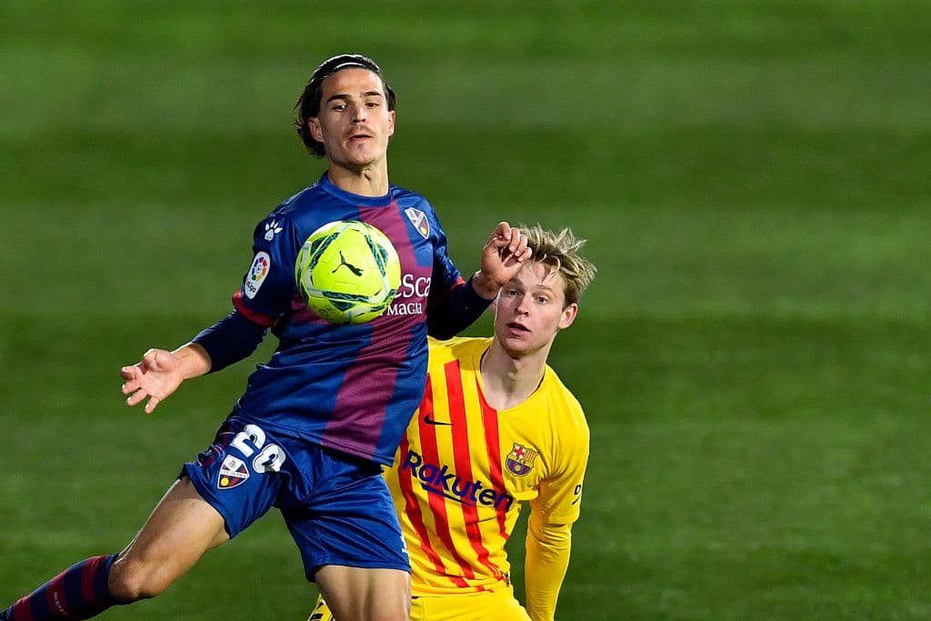 Barcelona se impone 1-0 ante el Huesca. Frenkie de Jong fue el encargado de darle la victoria al equipo culé al minuto 27, durante la fecha 17 de LaLiga.