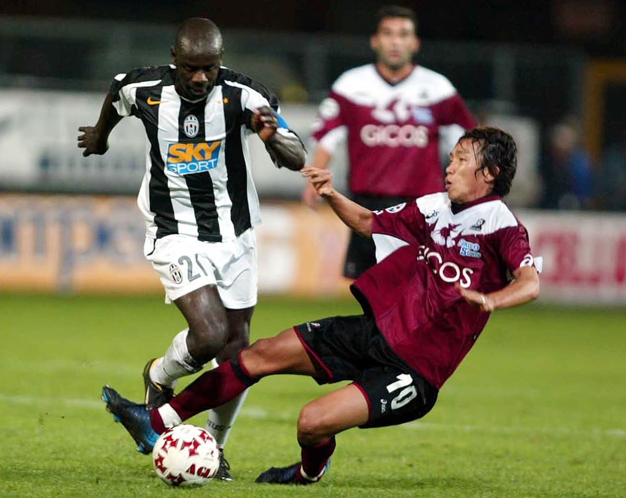 El defensa francés Lilian Thuram debutó en el Mónaco en el 1990 y allí se quedó por 6 temporadas. Del 2001 al 2006 el campeón del Mundo jugó con la Juventus.