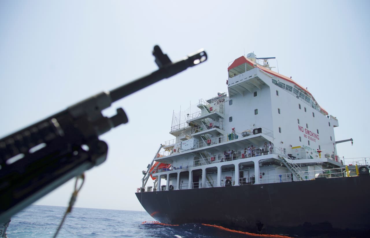 EEUU ataca más de 80 objetivos en Irán tras agresión contra buques en el estrecho de Ormuz