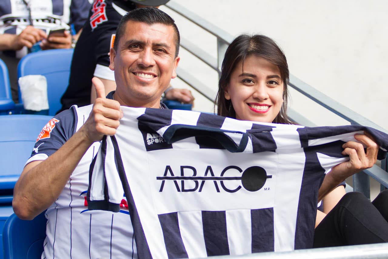 El colorido de la afición en la Jornada 9