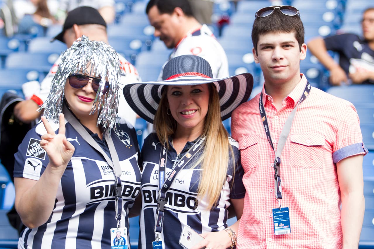 El colorido de la afición en la Jornada 9