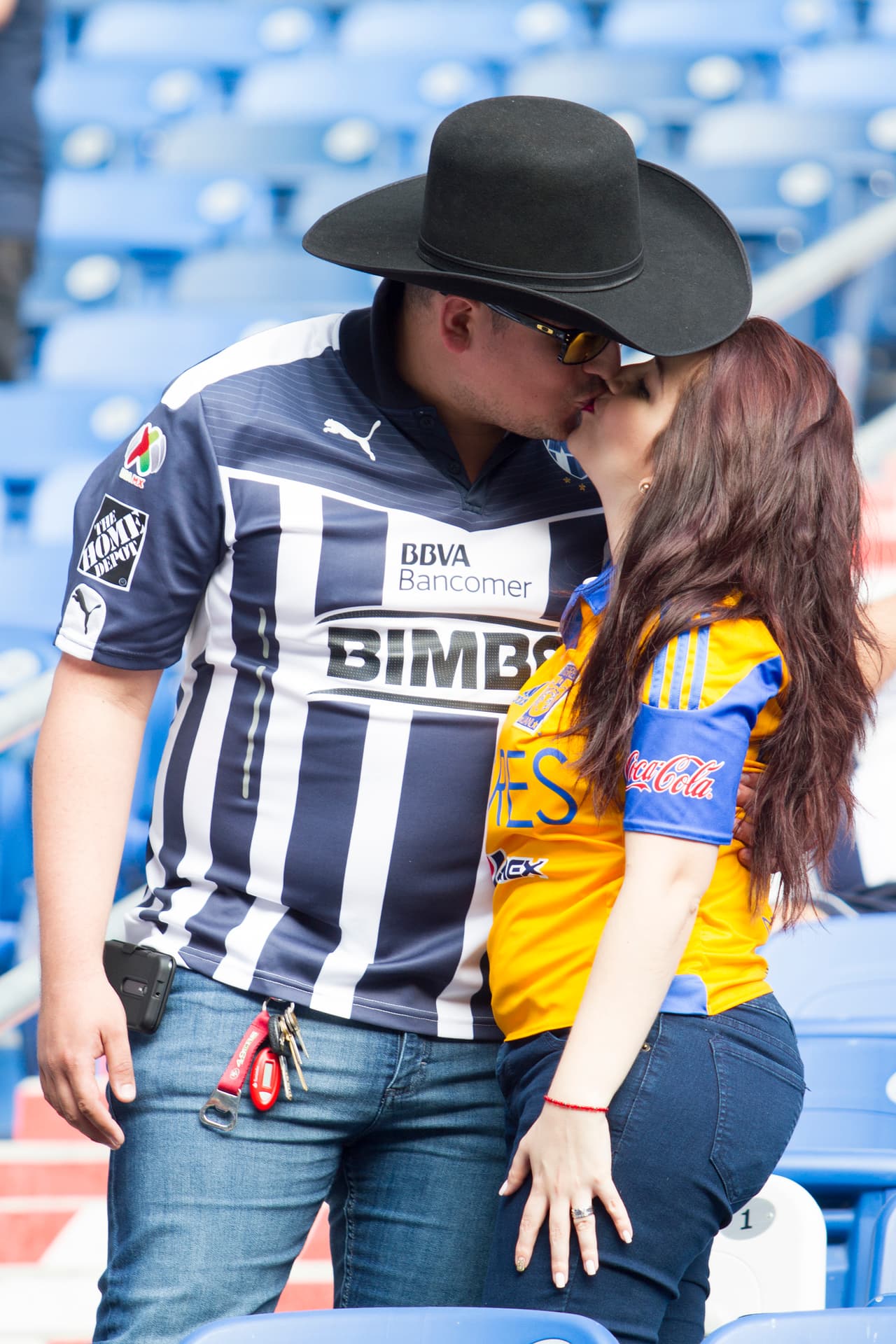 El colorido de la afición en la Jornada 9