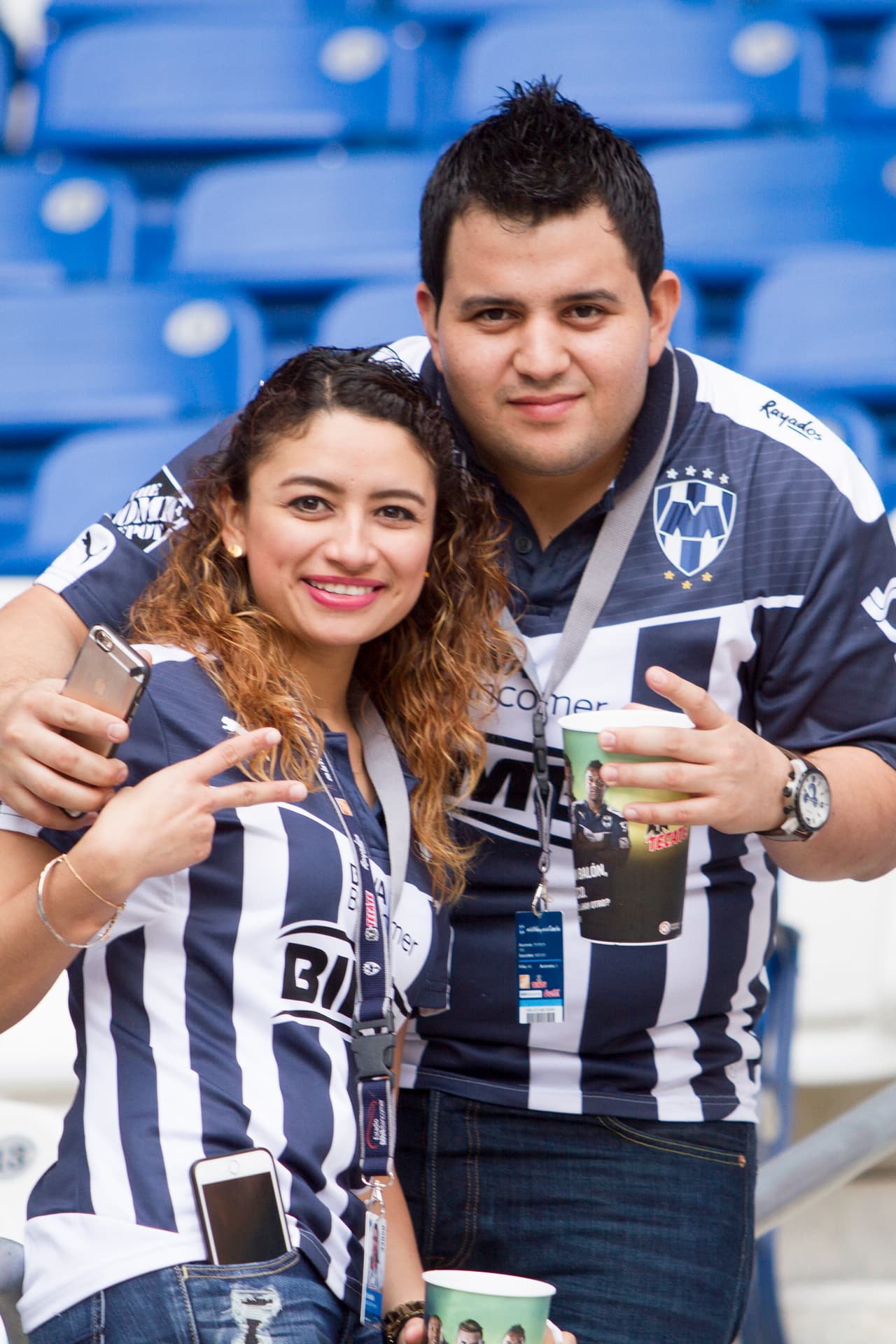 El colorido de la afición en la Jornada 9