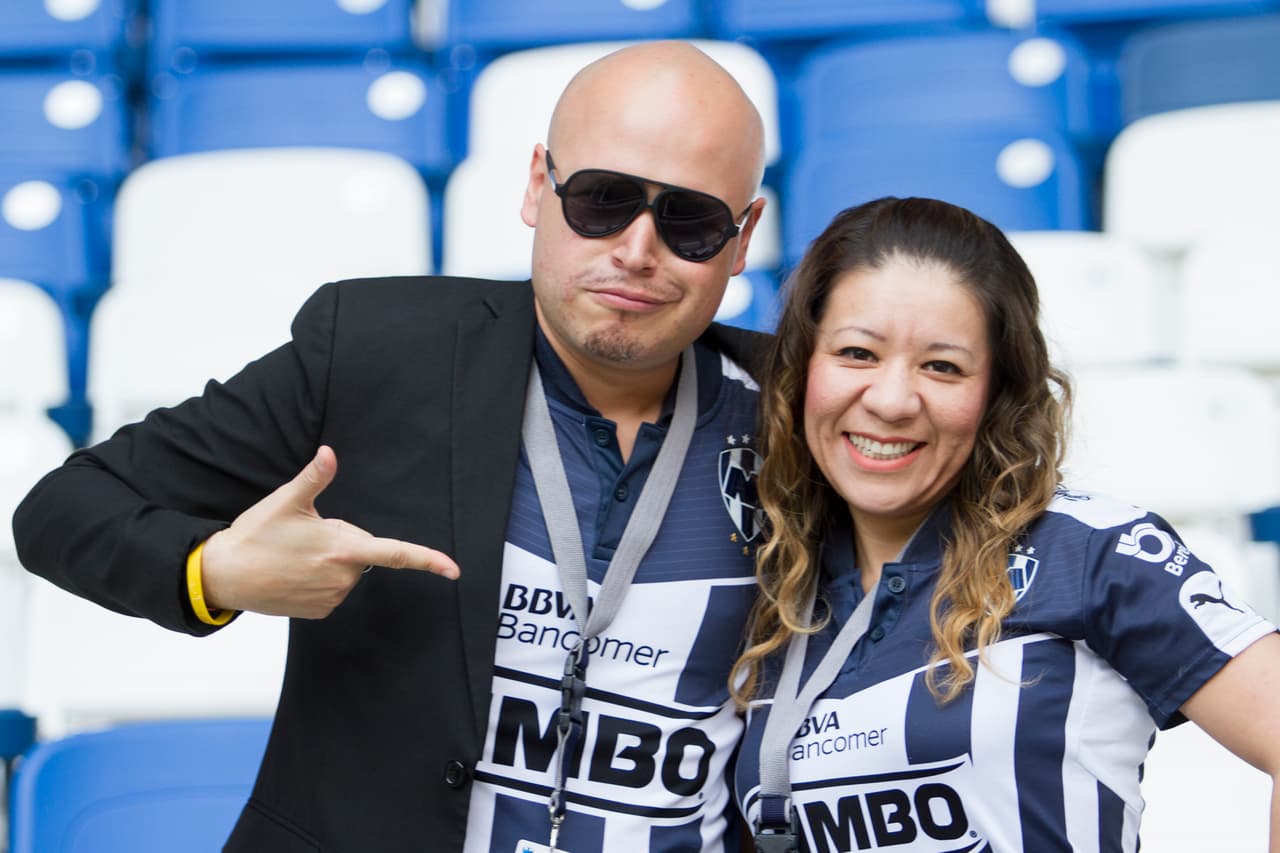 El colorido de la afición en la Jornada 9