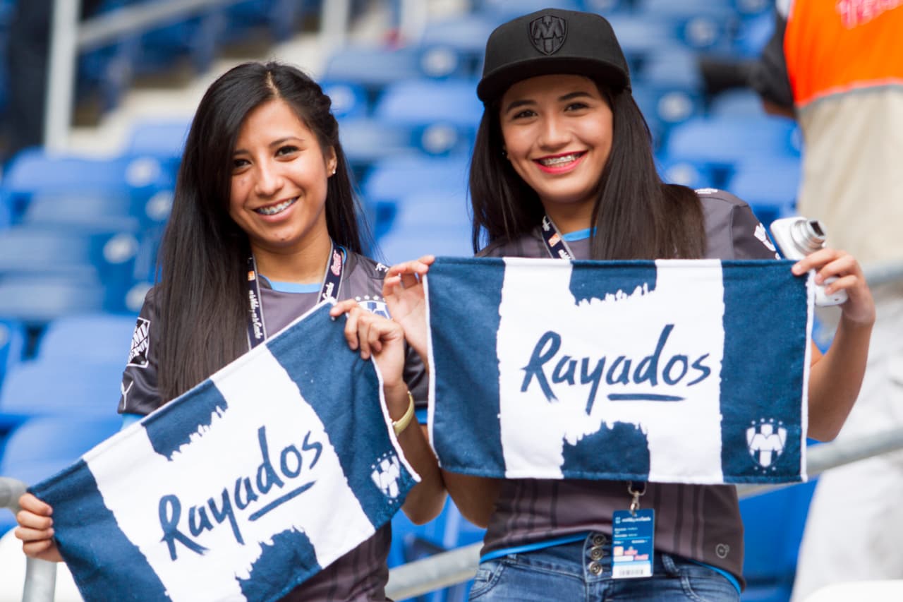 El colorido de la afición en la Jornada 9