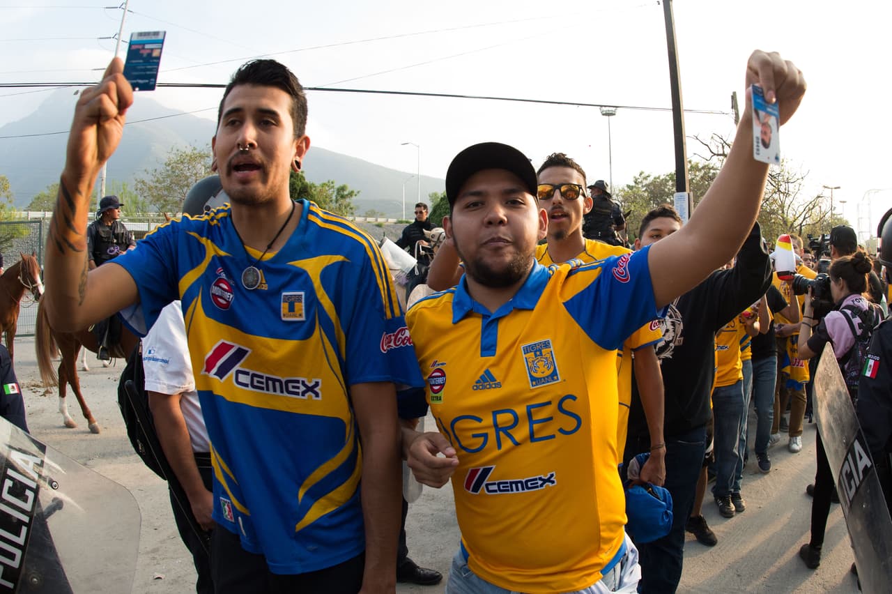 El colorido de la afición en la Jornada 9