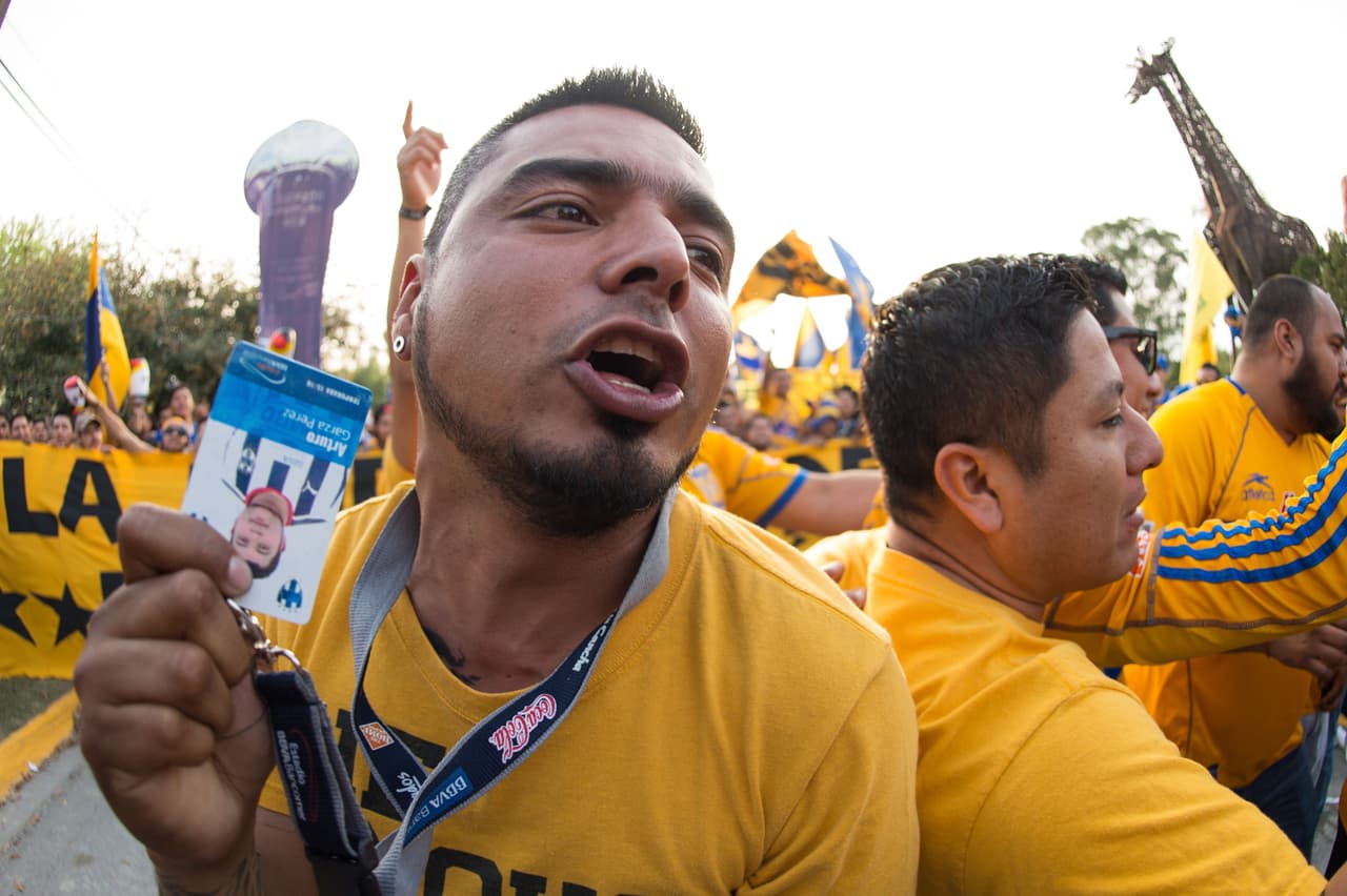El colorido de la afición en la Jornada 9