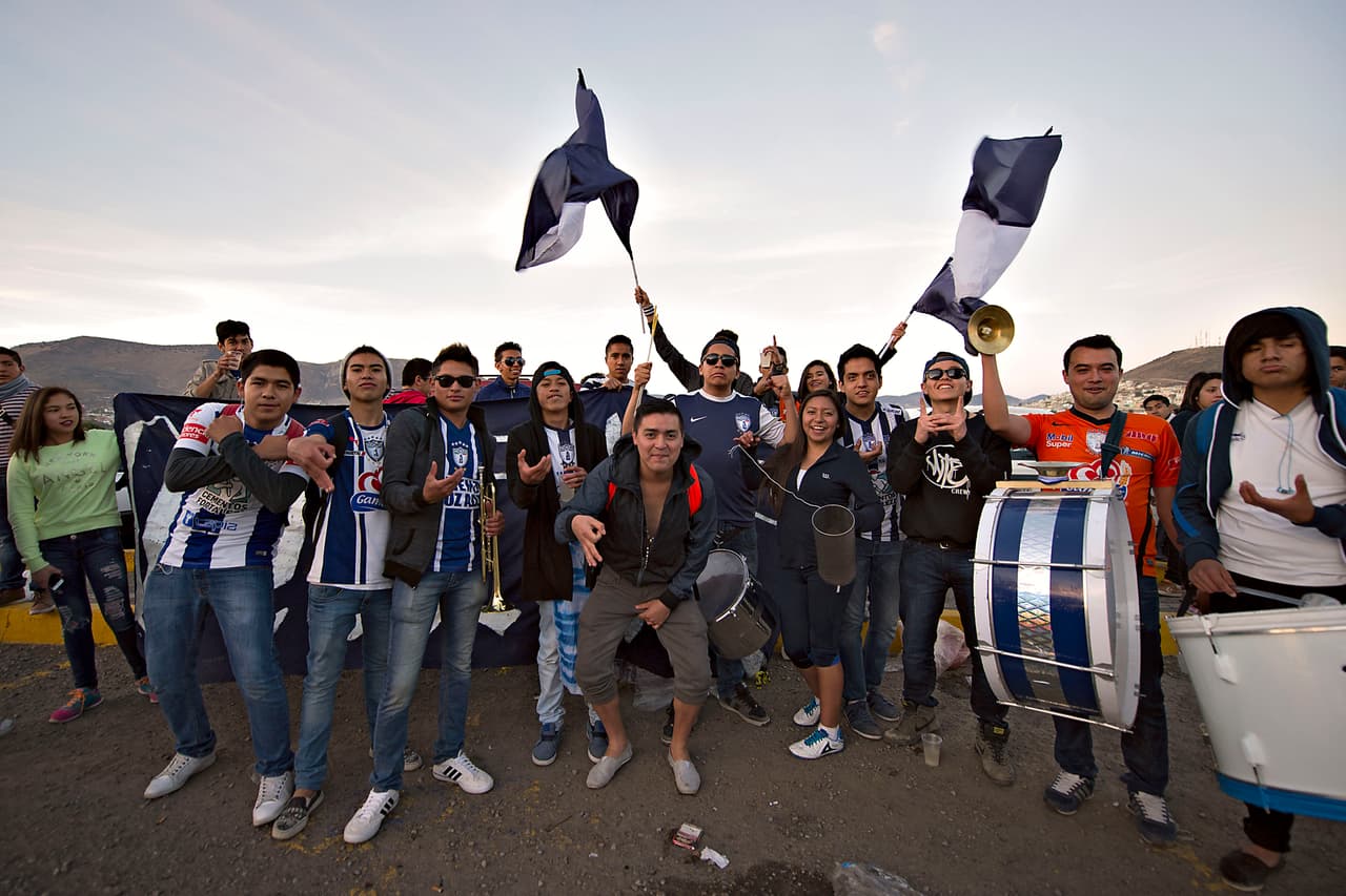 El colorido de la afición en la Jornada 9