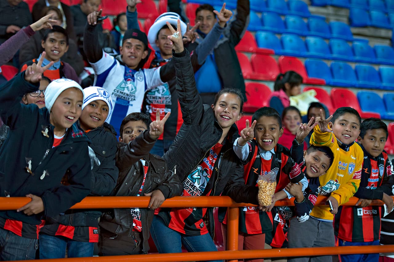 El colorido de la afición en la Jornada 9