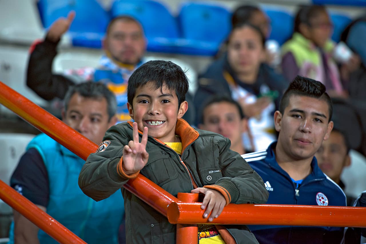 El colorido de la afición en la Jornada 9