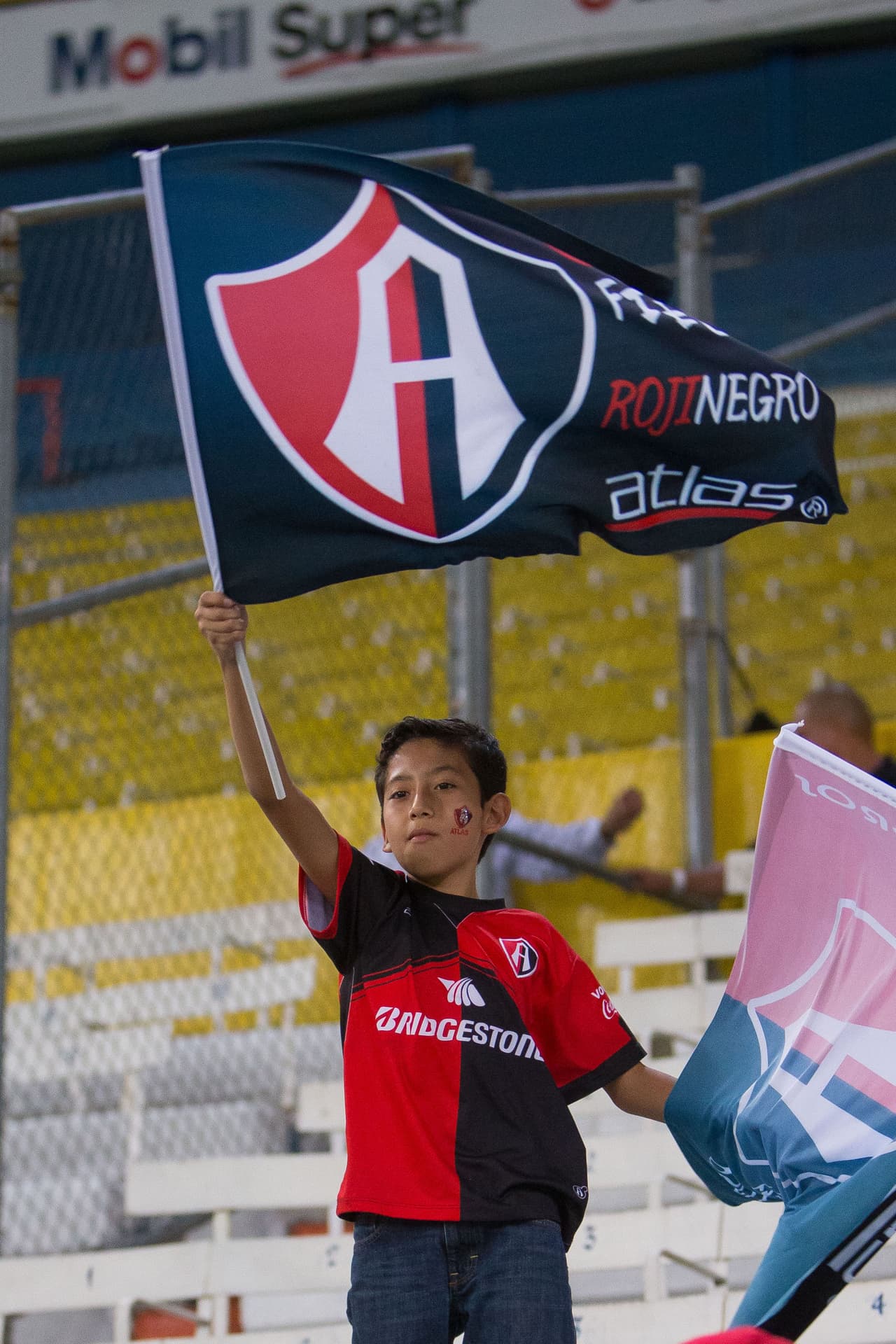 El colorido de la afición en la Jornada 9